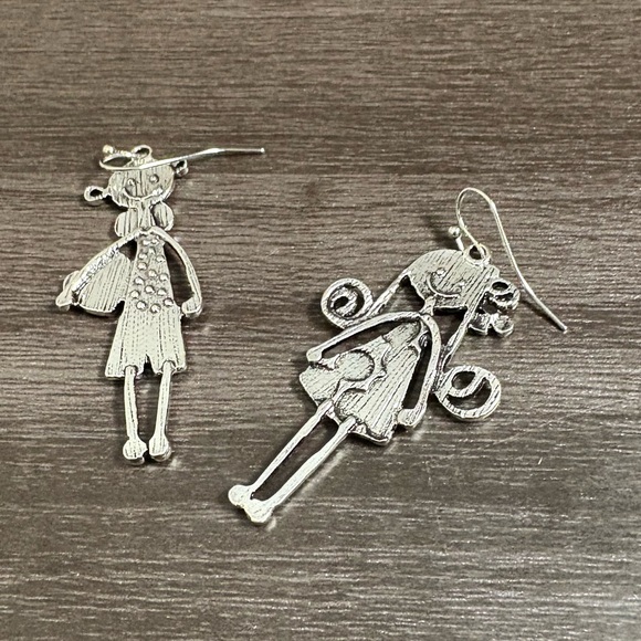Silver Boy & Girl Dangle Earrings - Picture 3 of 4